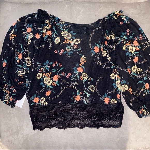 NWT UO Samara Plunging Surplice Cropped Top - Picture 2 of 6